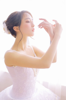 迈开腿让我看一下你的草莓